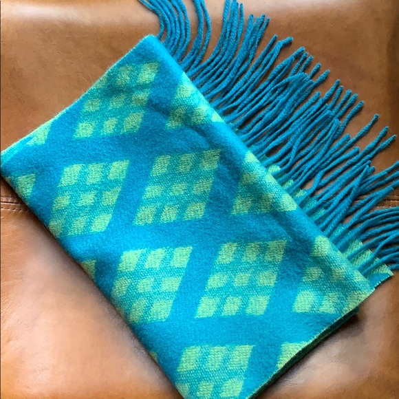 Nordstrom Accessories - Nordstrom 100% Cashmere Fringed Scarf